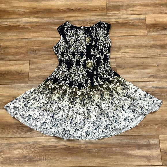 DB Women’s Black Tan and White Paisley Floral Fit and Flare Dress Size 6P - Picture 1 of 5